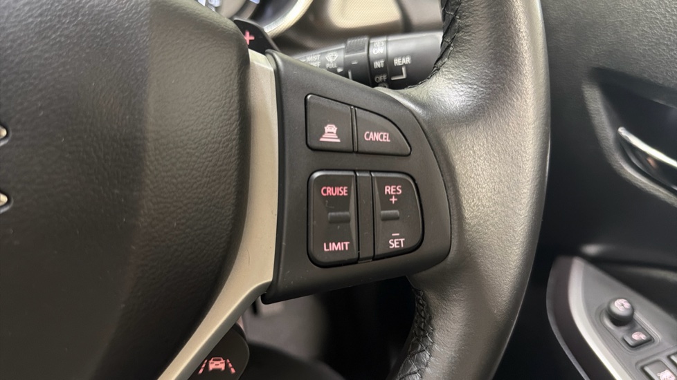 Suzuki Vitara 1.5 Hybrid SZ5 5dr AGS Hybrid Estate - Image 21