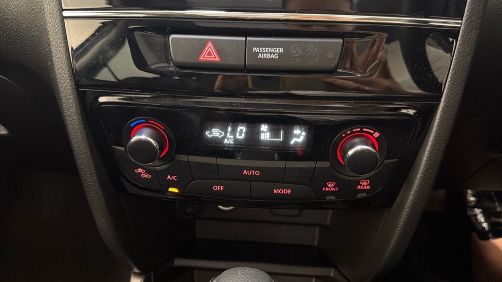 Suzuki Vitara 1.5 Hybrid SZ5 5dr AGS Hybrid Estate - Image 31