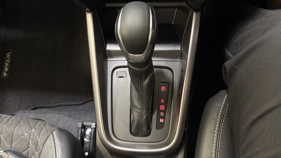 Suzuki Vitara 1.5 Hybrid SZ5 5dr AGS Hybrid Estate - Image 33