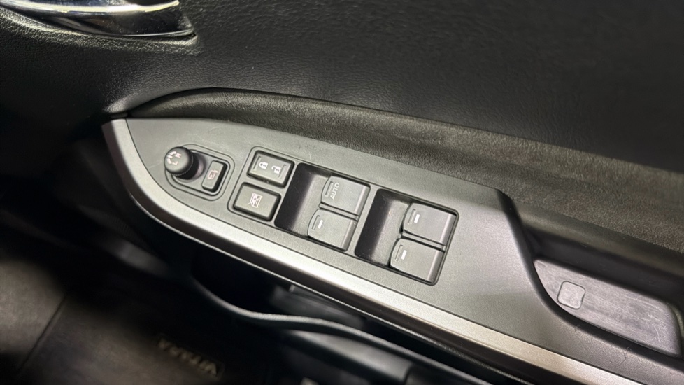 Suzuki Vitara 1.5 Hybrid SZ5 5dr AGS Hybrid Estate - Image 37