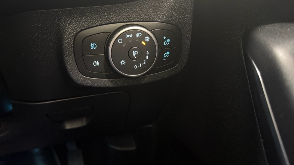 Ford Fiesta 1.0 EcoBoost 95 Titanium 5dr Petrol Hatchback - Image 36
