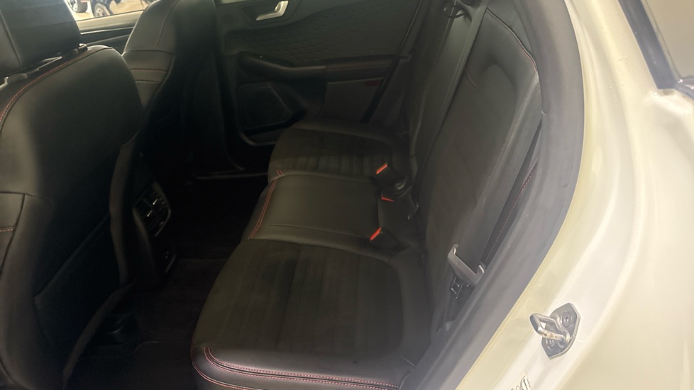 Ford Kuga 2.0 EcoBlue mHEV ST-Line Edition 5dr Diesel Estate - Image 16