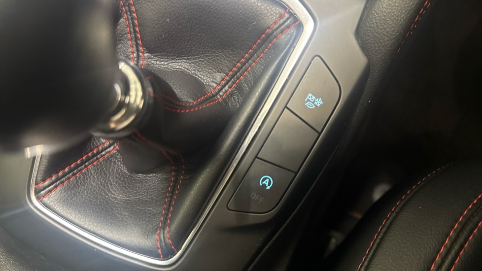 Ford Kuga 2.0 EcoBlue mHEV ST-Line Edition 5dr Diesel Estate - Image 31