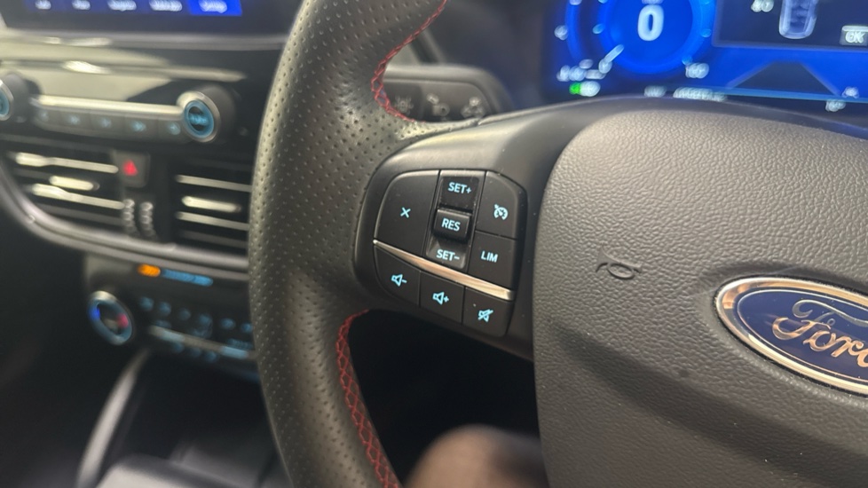 Ford Kuga 2.0 EcoBlue mHEV ST-Line Edition 5dr Diesel Estate - Image 38