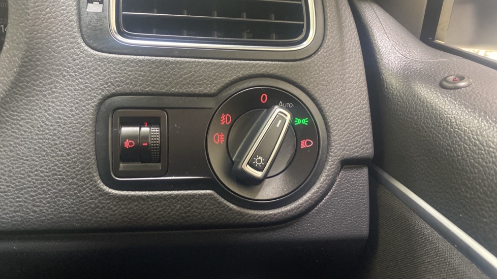 Volkswagen Polo 1.0 Match Edition 3dr Petrol Hatchback - Image 35
