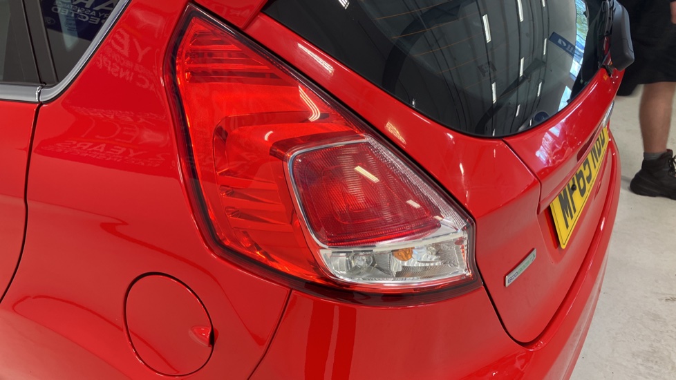 Ford Fiesta 1.0 EcoBoost Zetec 5dr Petrol Hatchback - Image 37