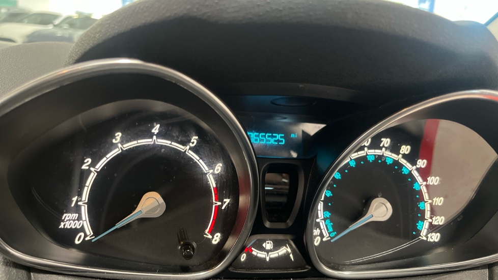 Ford Fiesta 1.0 EcoBoost Zetec 5dr Petrol Hatchback - Image 43