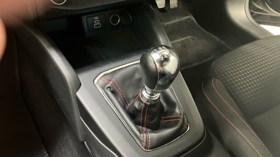Ford Focus 1.0 EcoBoost ST-Line 5dr Petrol Hatchback - Image 13