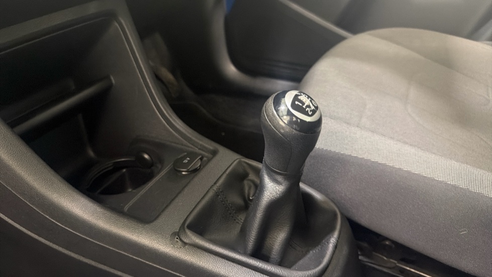 Volkswagen Up 1.0 Move Up 5dr Petrol Hatchback - Image 13