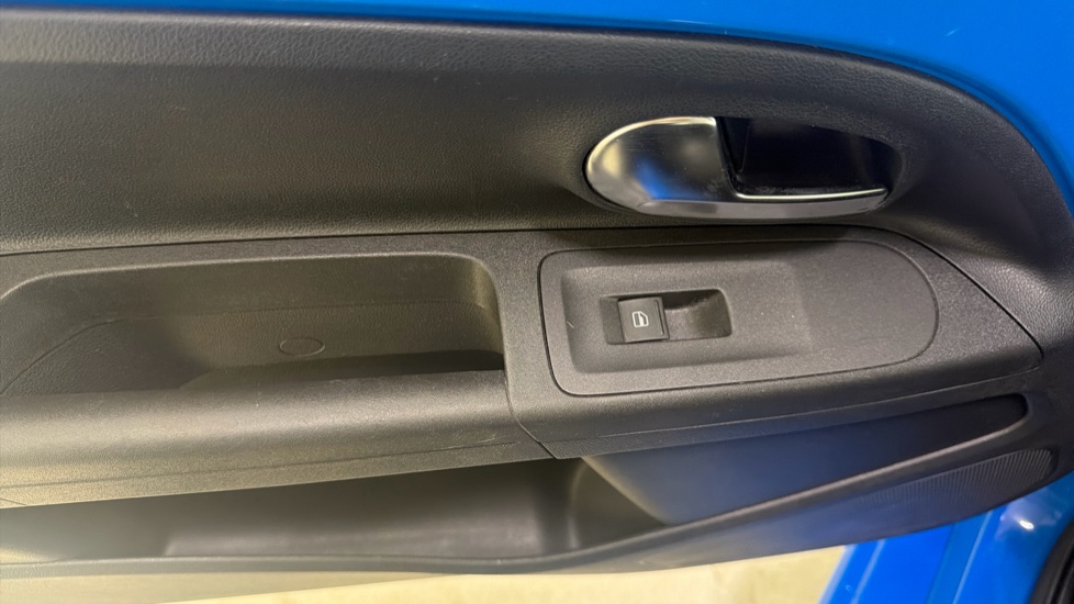 Volkswagen Up 1.0 Move Up 5dr Petrol Hatchback - Image 31