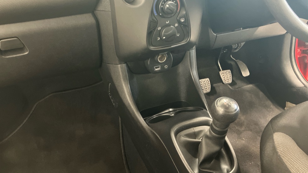 Toyota Aygo 1.0 VVT-i X 5dr Petrol Hatchback - Image 13