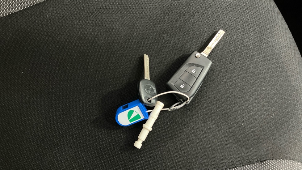 Toyota Aygo 1.0 VVT-i X 5dr Petrol Hatchback - Image 19