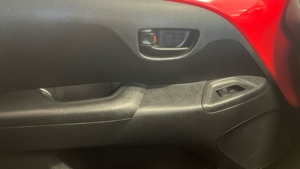 Toyota Aygo 1.0 VVT-i X 5dr Petrol Hatchback - Image 32