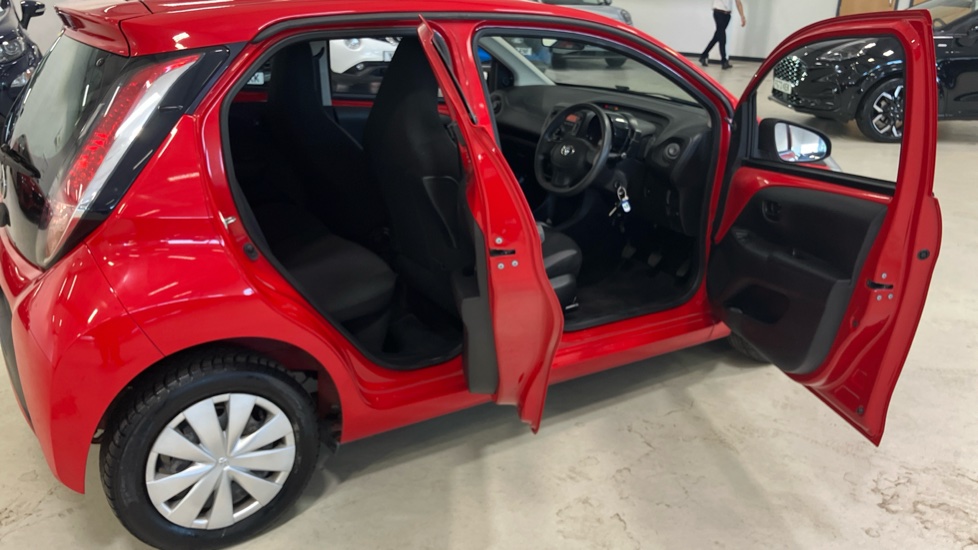 Toyota Aygo 1.0 VVT-i X 5dr Petrol Hatchback - Image 37