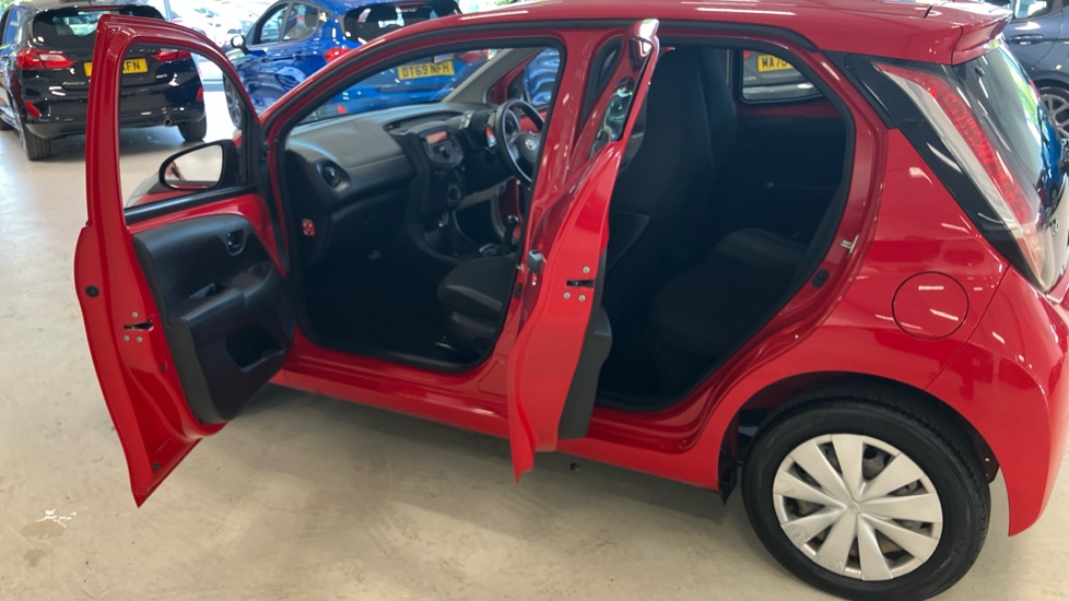 Toyota Aygo 1.0 VVT-i X 5dr Petrol Hatchback - Image 39