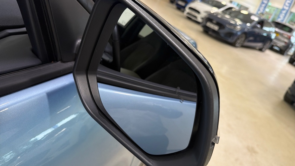 Ford Explorer 210kW Select 77kWh 5dr Auto Electric Estate - Image 31