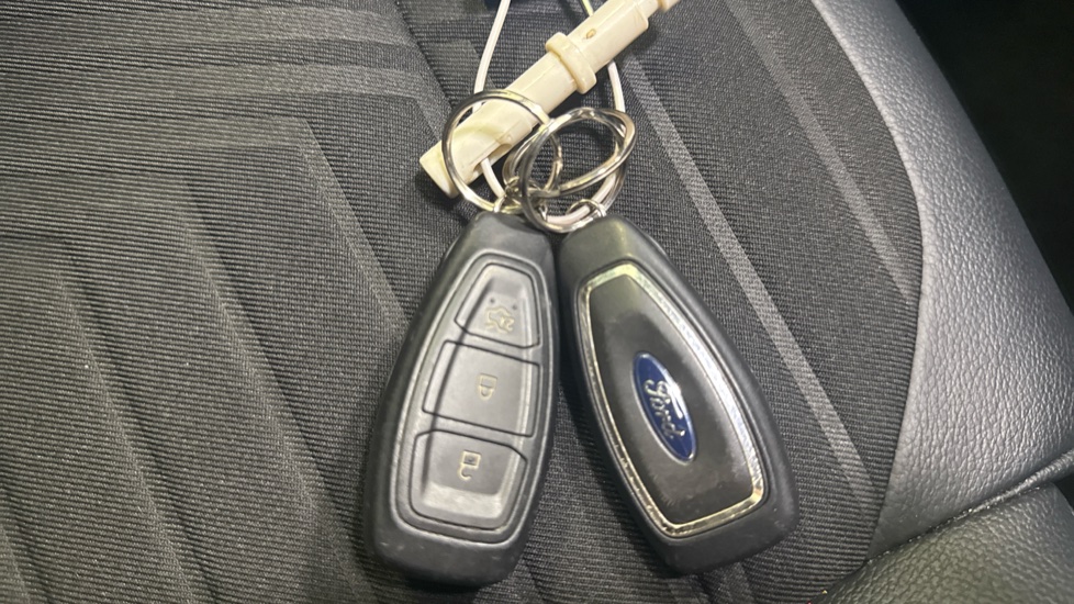 Ford Puma 1.0 EcoBoost Hybrid mHEV ST-Line X 5dr Petrol Hatchback - Image 19