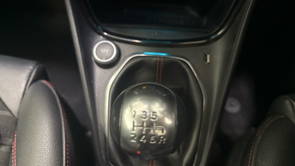 Ford Puma 1.0 EcoBoost Hybrid mHEV ST-Line X 5dr Petrol Hatchback - Image 32