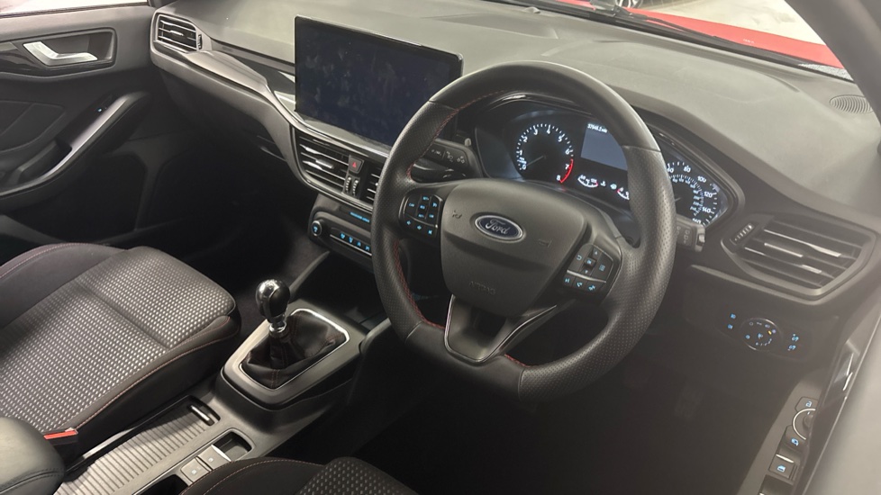Ford Focus 1.0 EcoBoost 125 ST-Line Edition 5dr Petrol Hatchback - Image 11