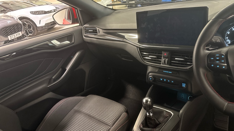Ford Focus 1.0 EcoBoost 125 ST-Line Edition 5dr Petrol Hatchback - Image 14