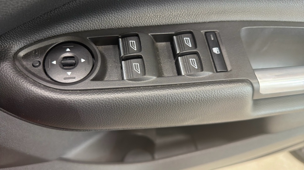 Ford Kuga 1.5 EcoBoost 176 Titanium X 5dr Auto Petrol Estate - Image 38