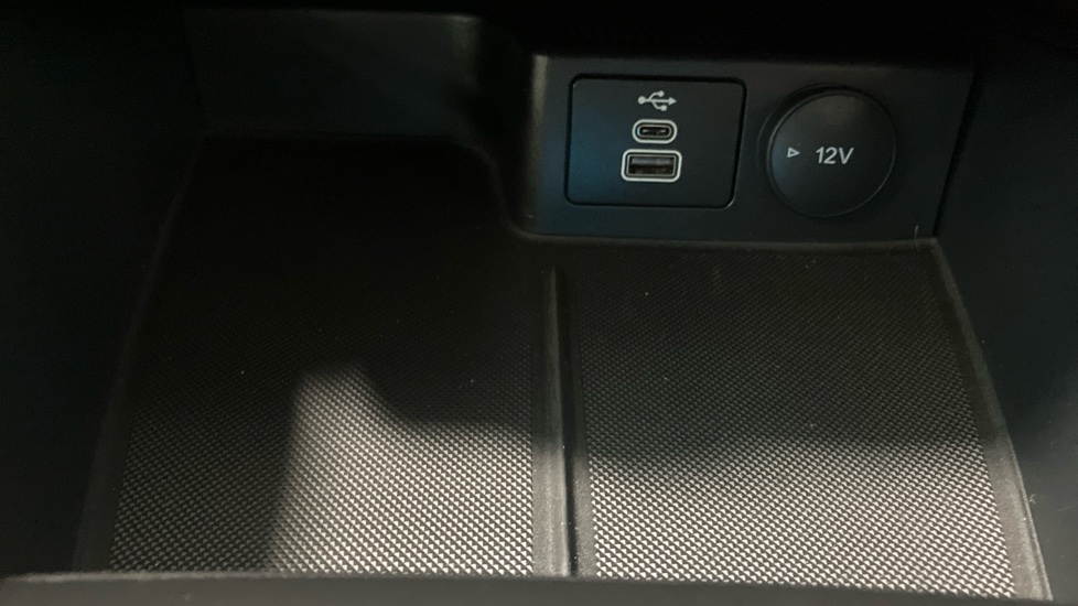 Ford Kuga 2.5 FHEV Vignale 5dr CVT Hybrid Estate - Image 28