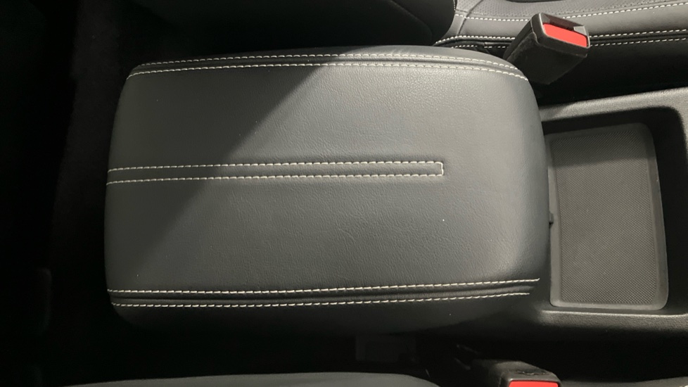 Ford Kuga 2.5 FHEV Vignale 5dr CVT Hybrid Estate - Image 31