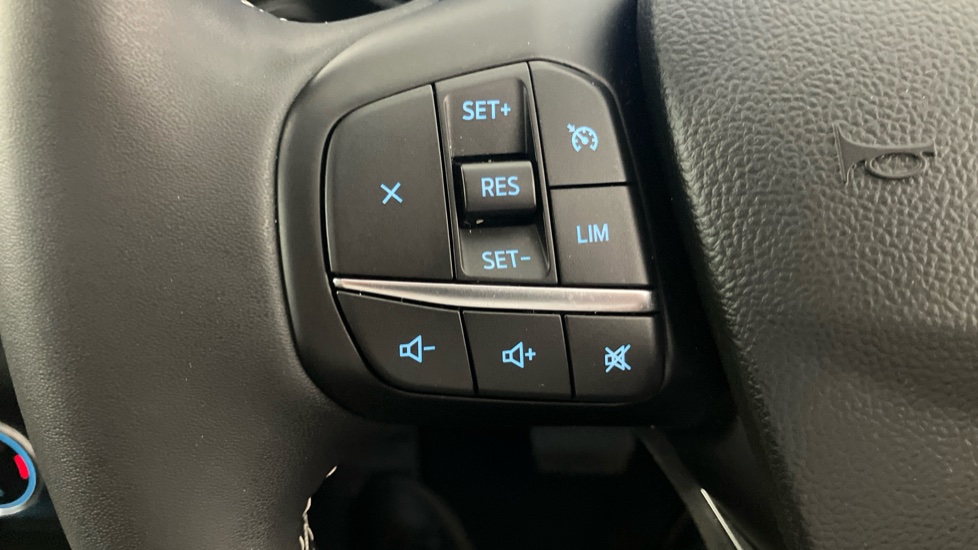 Ford Kuga 2.5 FHEV Vignale 5dr CVT Hybrid Estate - Image 33