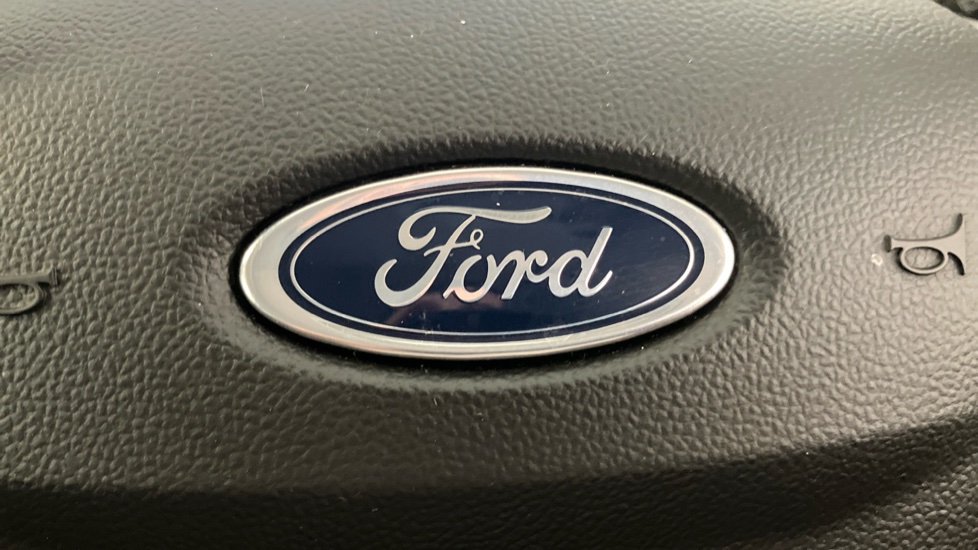 Ford Kuga 2.5 FHEV Vignale 5dr CVT Hybrid Estate - Image 34