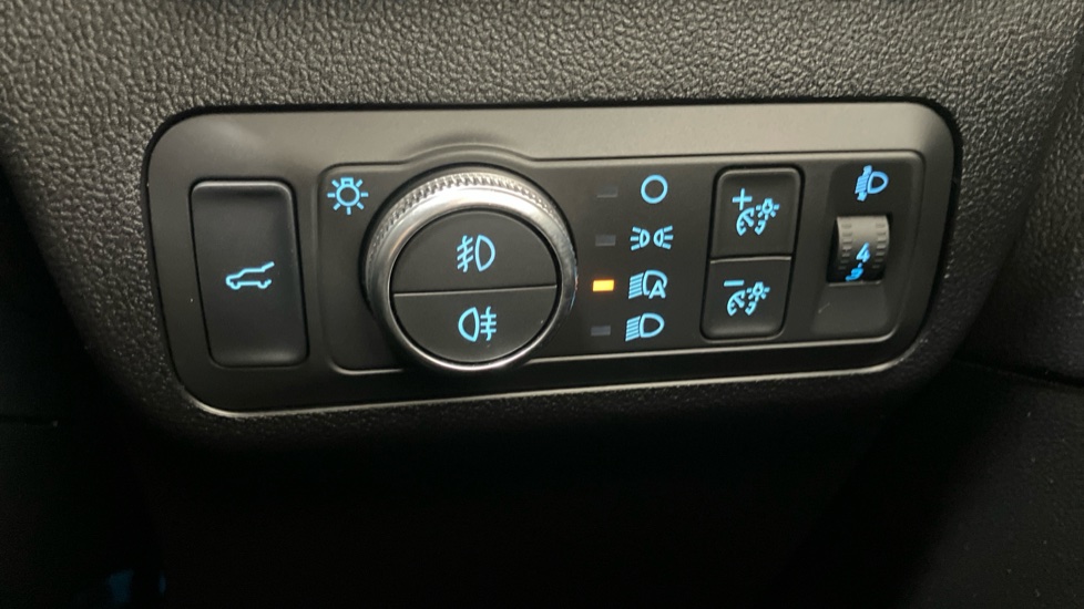 Ford Kuga 2.5 FHEV Vignale 5dr CVT Hybrid Estate - Image 39