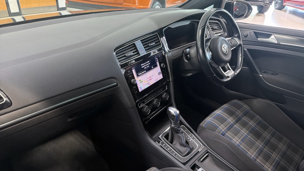 Volkswagen Golf 1.4 TSI GTE Advance 5dr DSG Hatchback - Image 9