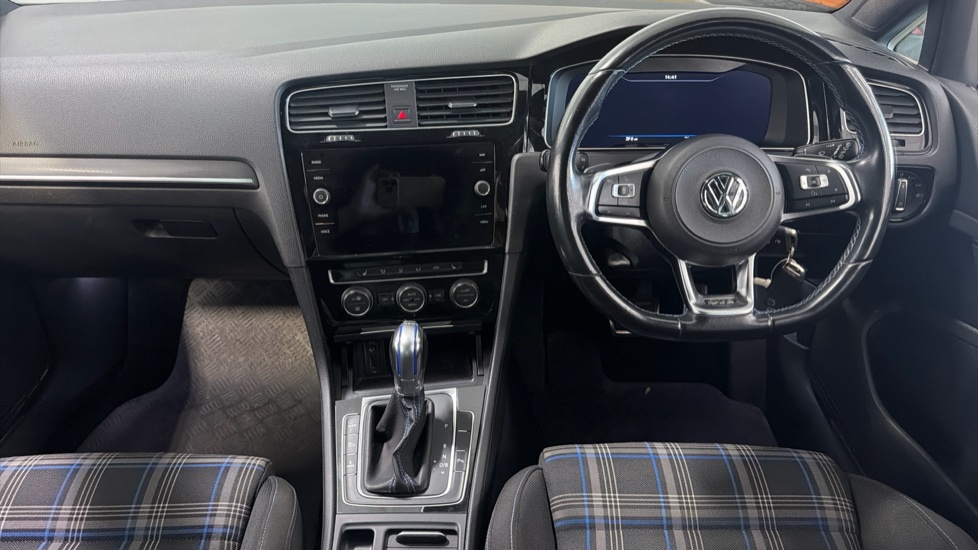 Volkswagen Golf 1.4 TSI GTE Advance 5dr DSG Hatchback - Image 10