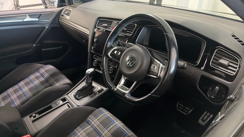 Volkswagen Golf 1.4 TSI GTE Advance 5dr DSG Hatchback - Image 11
