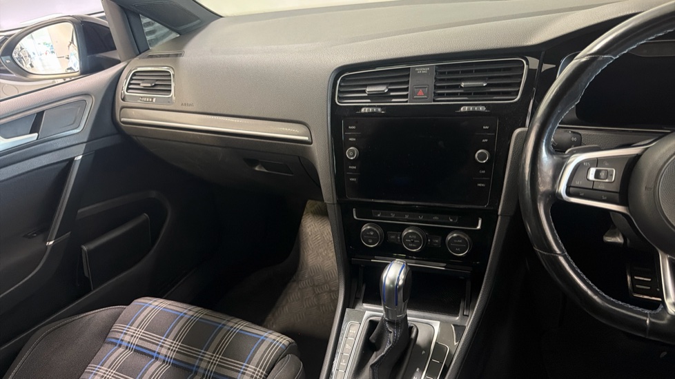 Volkswagen Golf 1.4 TSI GTE Advance 5dr DSG Hatchback - Image 14