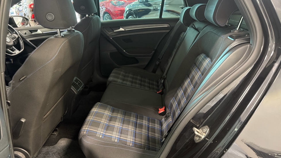 Volkswagen Golf 1.4 TSI GTE Advance 5dr DSG Hatchback - Image 16