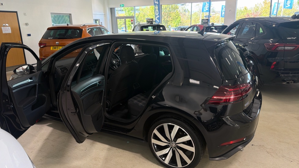 Volkswagen Golf 1.4 TSI GTE Advance 5dr DSG Hatchback - Image 43