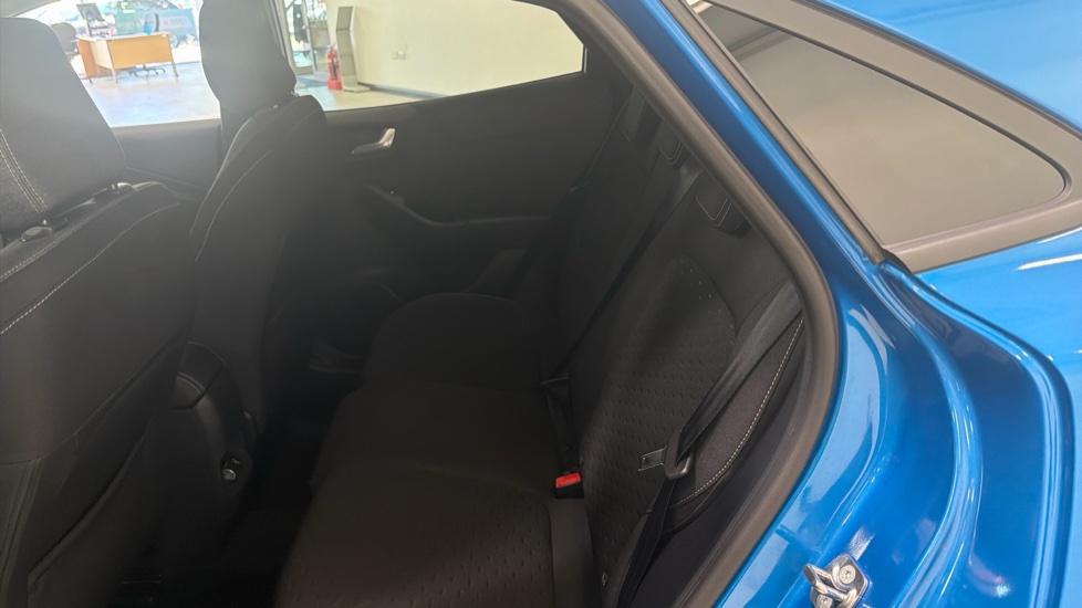 Ford Puma 1.0 EcoBoost Hybrid mHEV Titanium 5dr DCT Petrol Hatchback - Image 16
