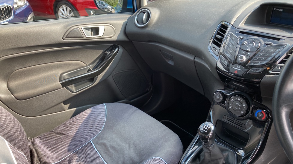 Ford Fiesta 1.5 TDCi Zetec 5dr Diesel Hatchback - Image 14