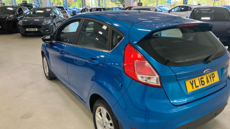 Ford Fiesta 1.5 TDCi Zetec 5dr Diesel Hatchback - Image 28