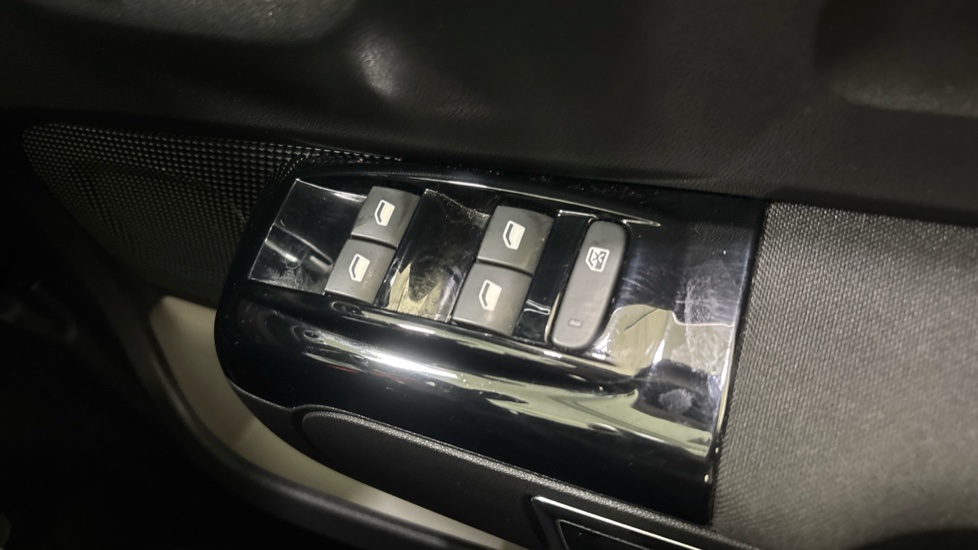 Citroen C3 1.2 PureTech 83 Feel 5dr Petrol Hatchback - Image 25