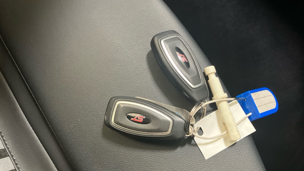 Ford Puma ST 1.0 EcoBoost Hybrid mHEV ST 5dr DCT Petrol Hatchback - Image 20