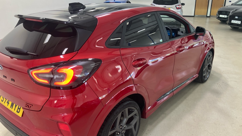 Ford Puma ST 1.0 EcoBoost Hybrid mHEV ST 5dr DCT Petrol Hatchback - Image 35