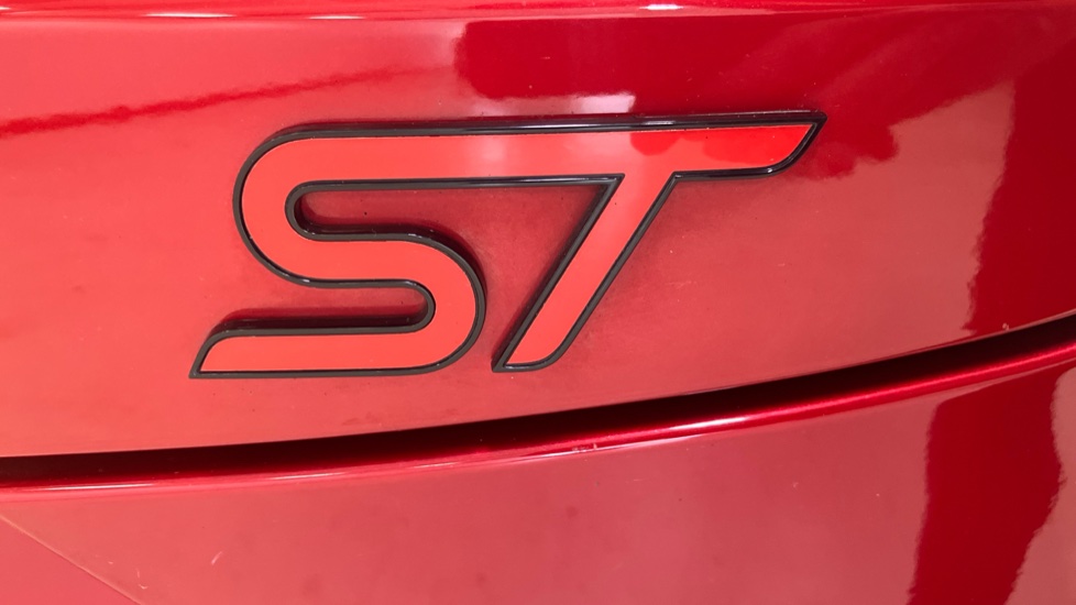 Ford Puma ST 1.0 EcoBoost Hybrid mHEV ST 5dr DCT Petrol Hatchback - Image 37