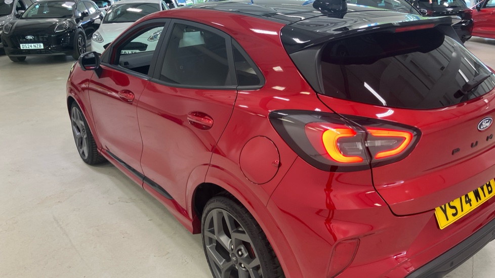 Ford Puma ST 1.0 EcoBoost Hybrid mHEV ST 5dr DCT Petrol Hatchback - Image 39
