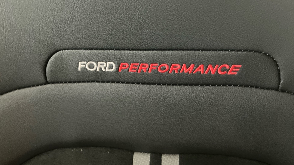 Ford Puma ST 1.0 EcoBoost Hybrid mHEV ST 5dr DCT Petrol Hatchback - Image 43