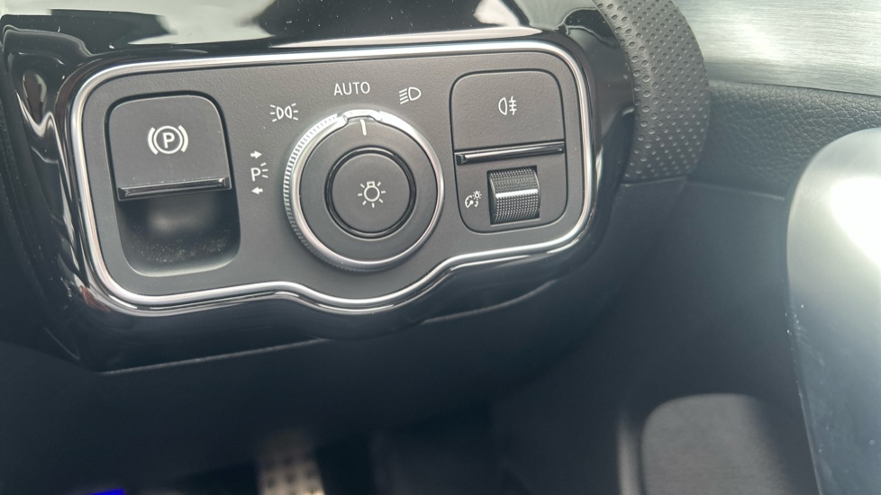 Mercedes-Benz CLA 180 AMG Line Premium Plus 5dr Tip Auto Petrol Estate - Image 31