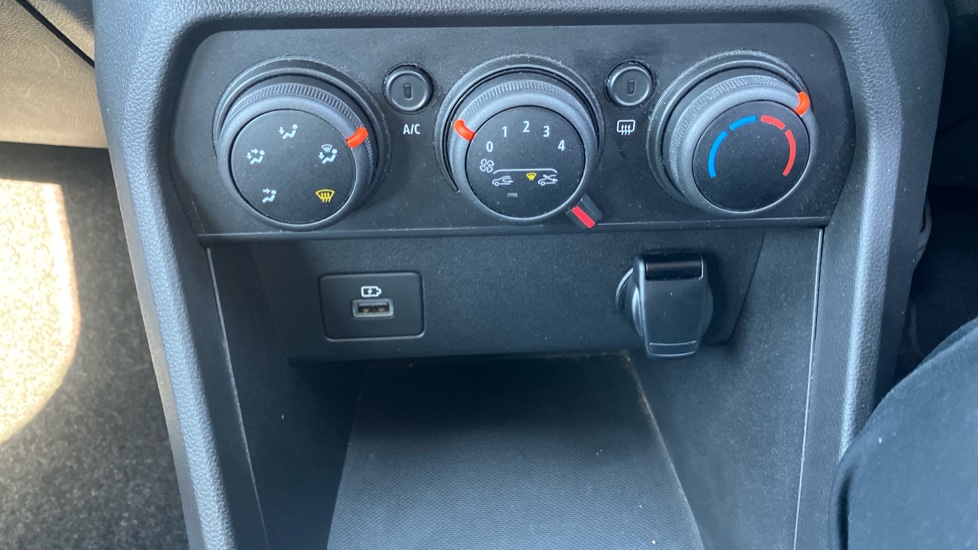 Dacia Sandero 1.0 TCe Comfort 5dr Bi Fuel Hatchback - Image 26