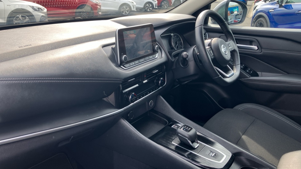 Nissan Qashqai 1.3 DiG-T MH 158 Acenta Premium 5dr Xtronic Petrol Hatchback - Image 9