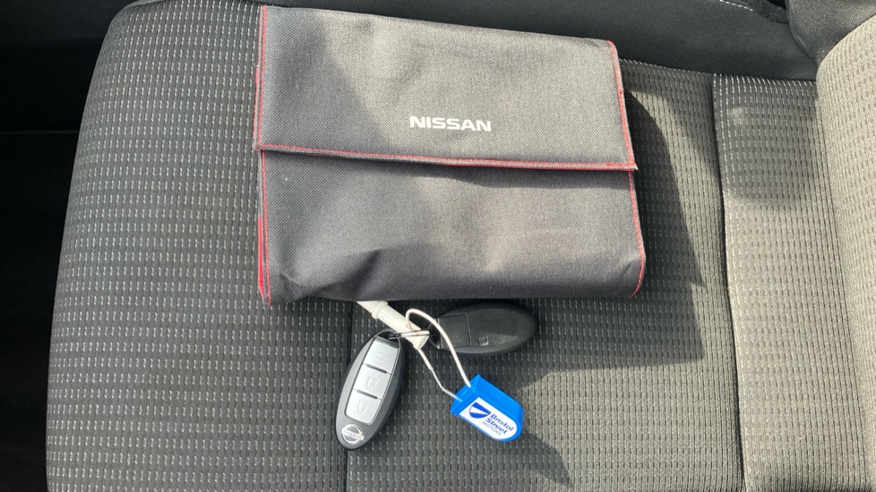 Nissan Qashqai 1.3 DiG-T MH 158 Acenta Premium 5dr Xtronic Petrol Hatchback - Image 19