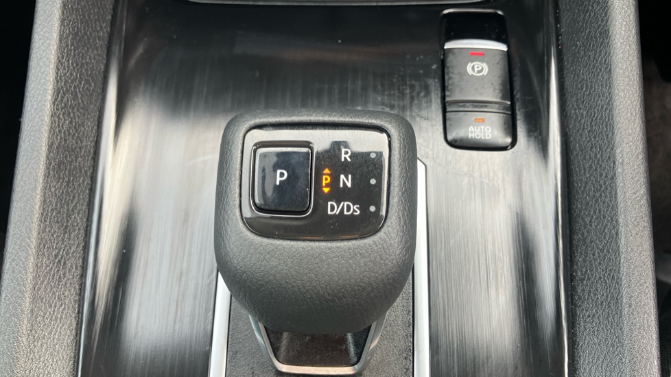 Nissan Qashqai 1.3 DiG-T MH 158 Acenta Premium 5dr Xtronic Petrol Hatchback - Image 29